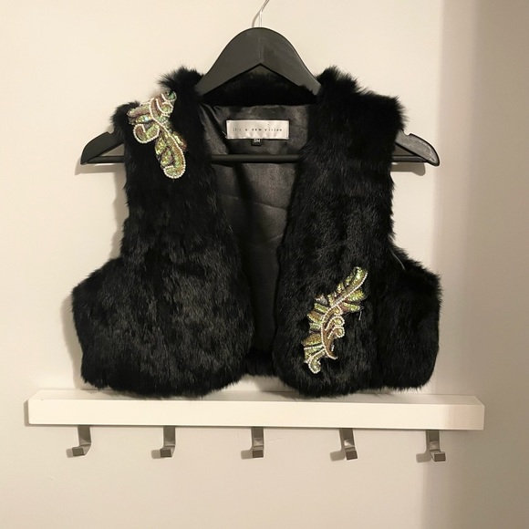 Luxurious rabbit fur vest in black - Picture 1 of 5